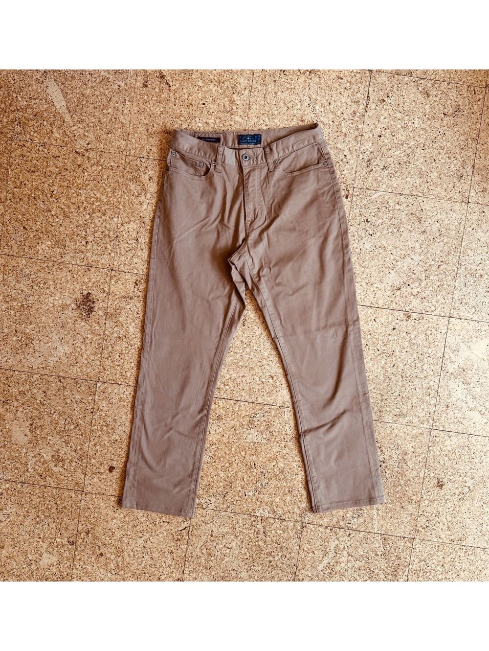 Lucky Brand 410 Chino Pants Men's 33x32 Tan Straight Athletic Fit Stretch Soft